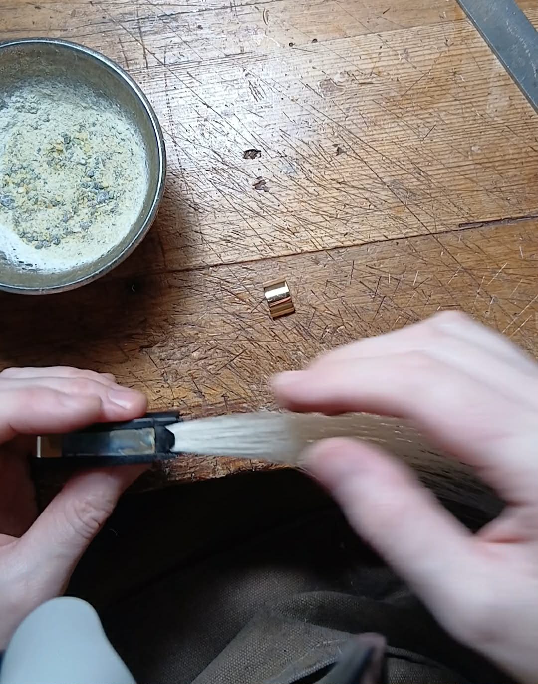 🎬Bowmaker's tip : Insert the hair back into the ferrule!